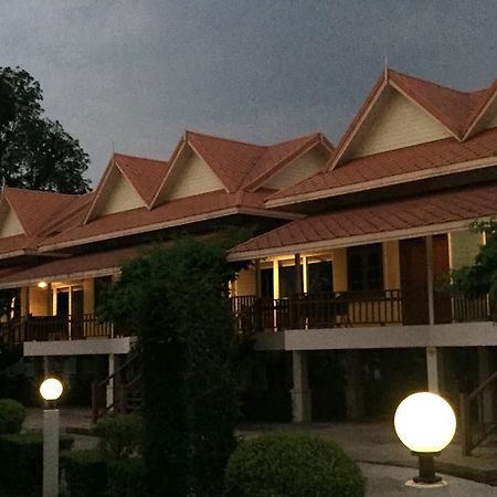 Maeping Mango Riverside Resort Kamphaeng Phet Eksteriør billede