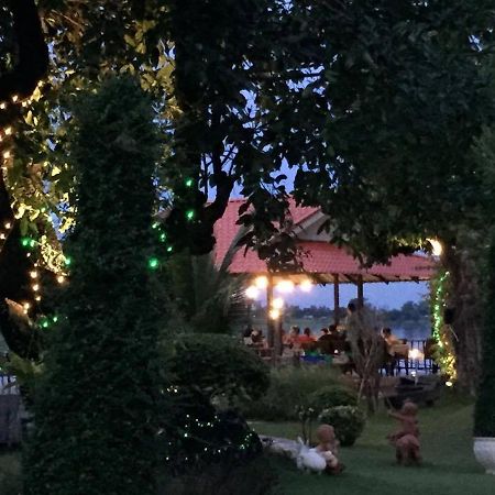 Maeping Mango Riverside Resort Kamphaeng Phet Eksteriør billede