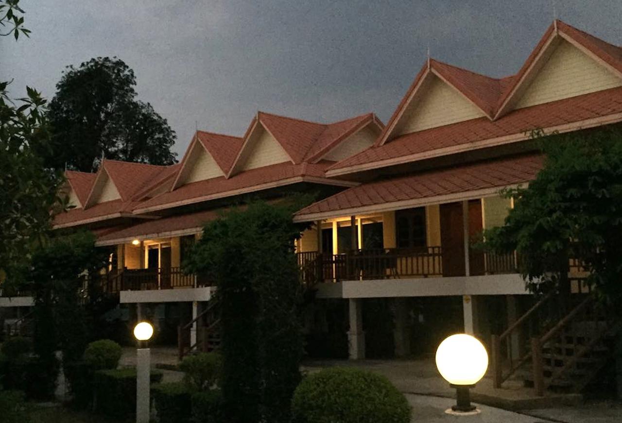 Maeping Mango Riverside Resort Kamphaeng Phet Eksteriør billede
